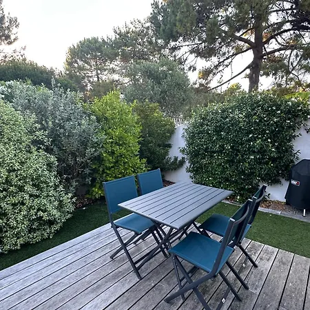 Maisonnette Avec Jardin à L'orée Du Bois Des Eloux Сasa de vacaciones *